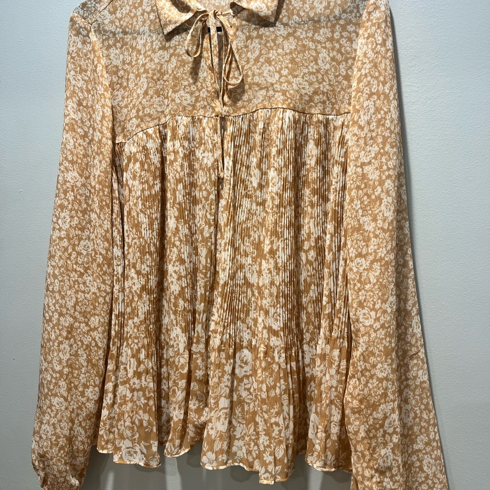 Women's Medium Floral light Beige LC Lauren Conrad Pleated Blouse - Picture 5 of 8